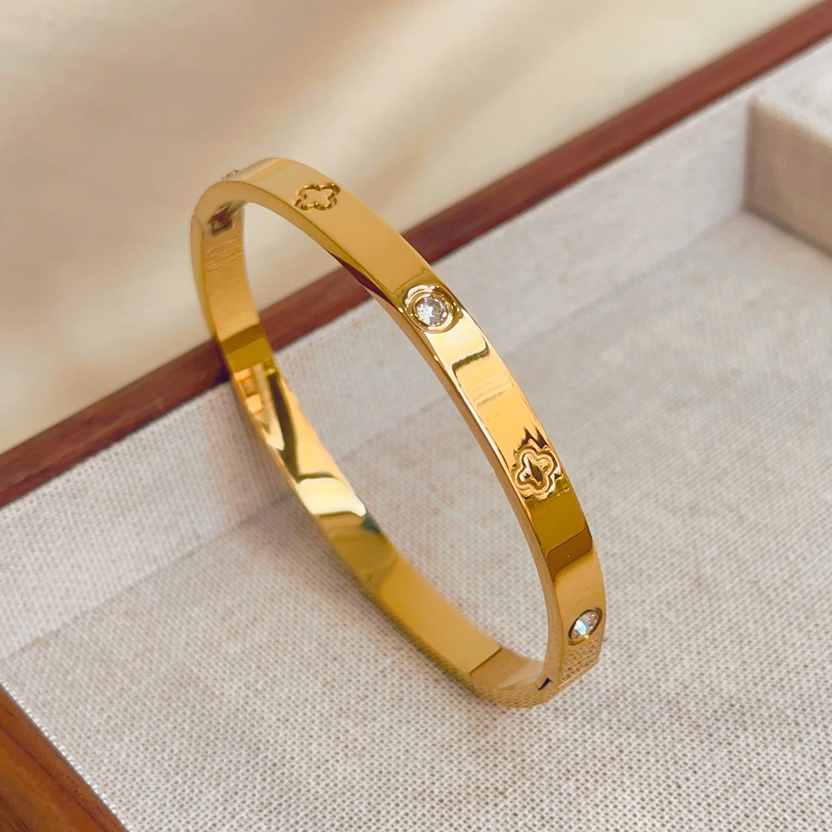 Plus Cartier Bangle