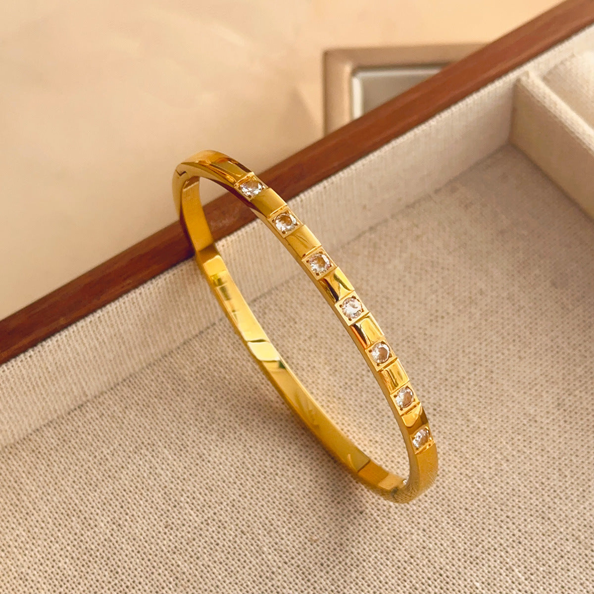 Ella Bangle