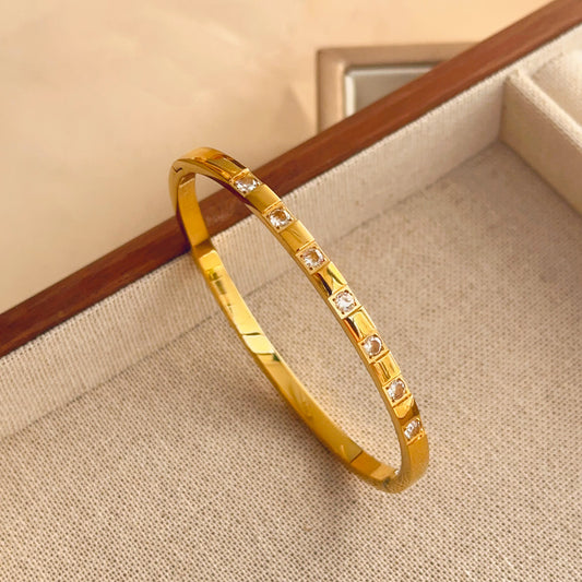 Ella Bangle