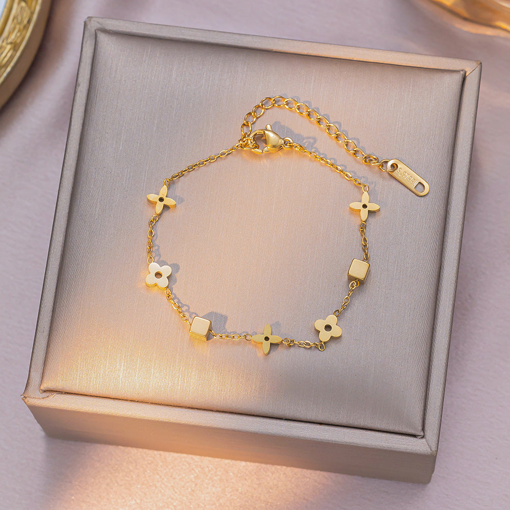 Hollow Clover Bracelet