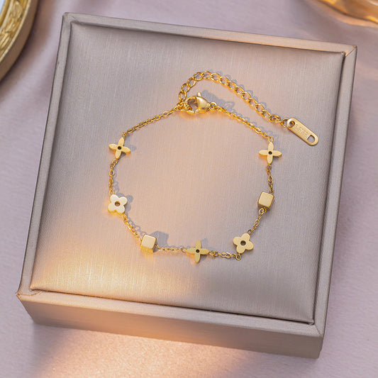 Hollow Clover Bracelet