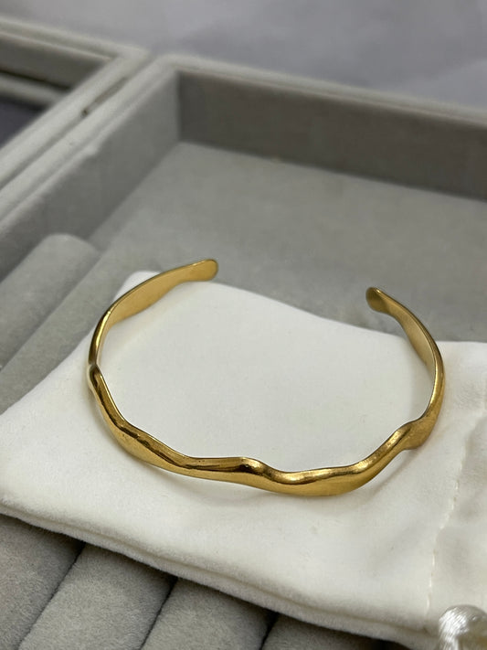 Selina Cuff