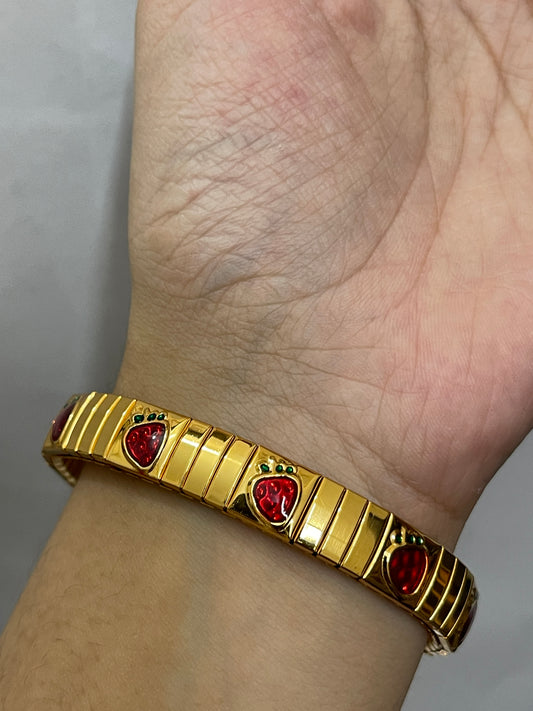 Stretchable Strawberry Bracelet Golden