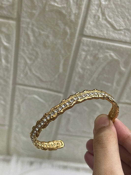 Isel Cuff