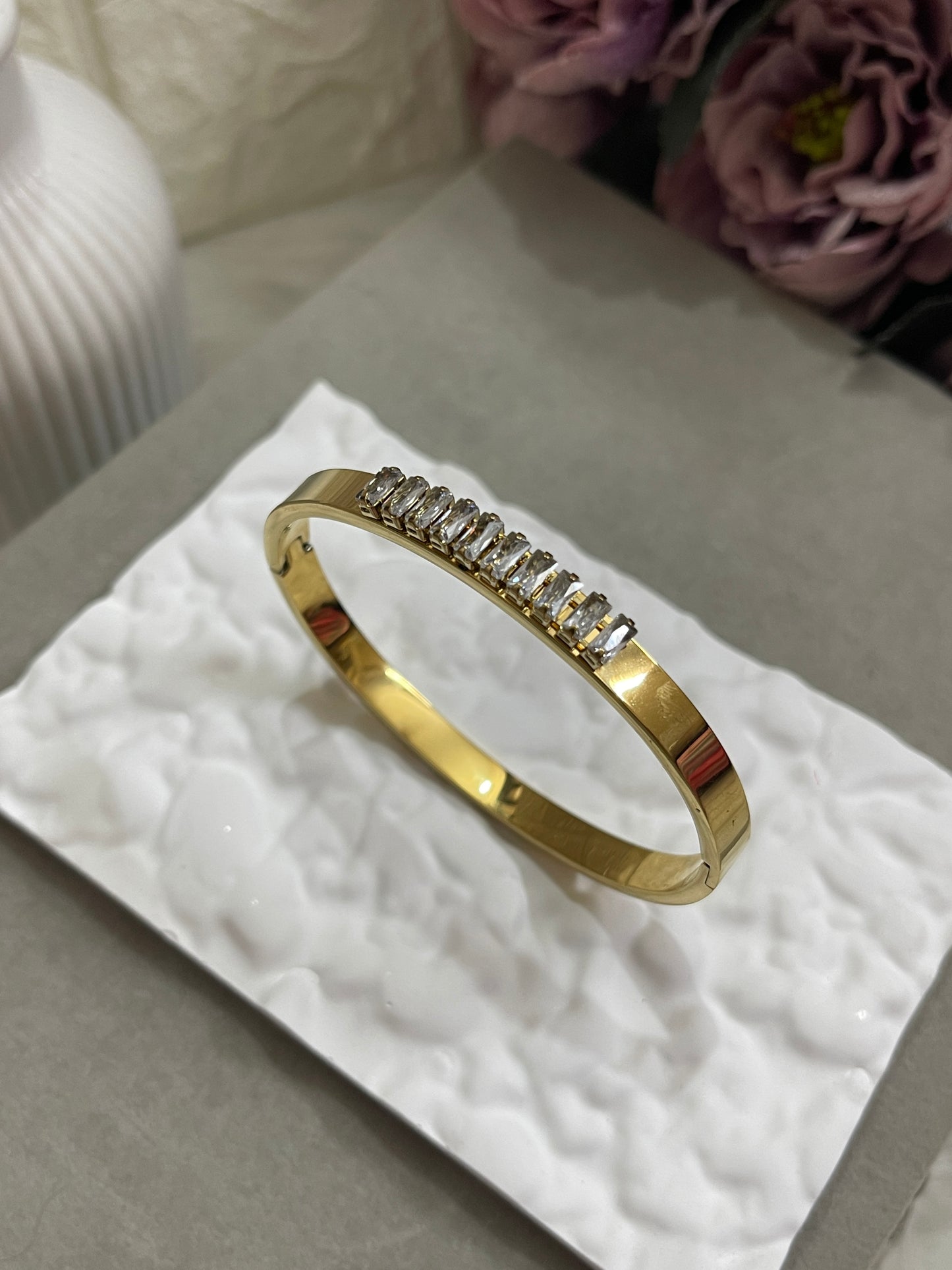 Odea Bangle White