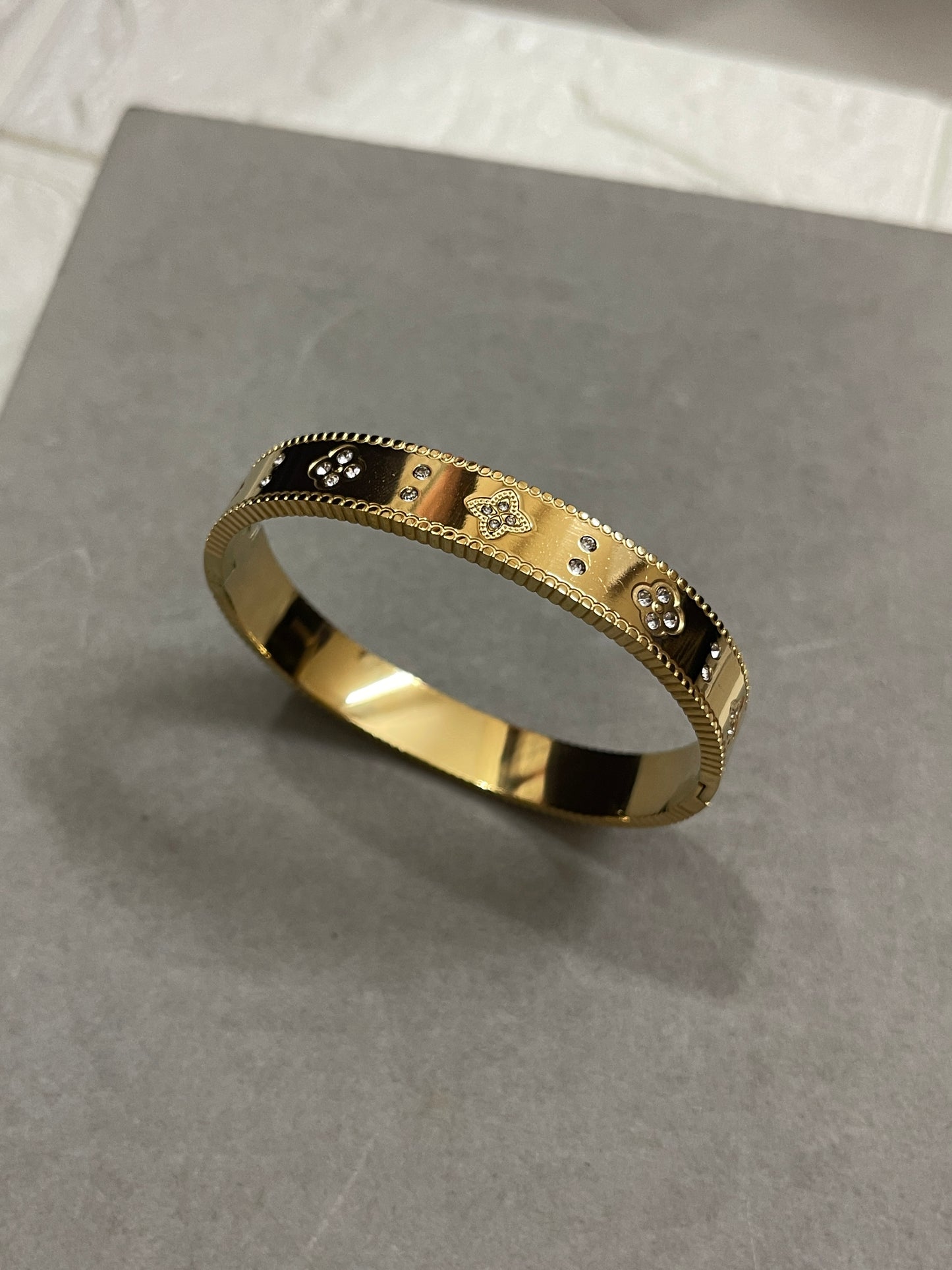 Vionis Bangle