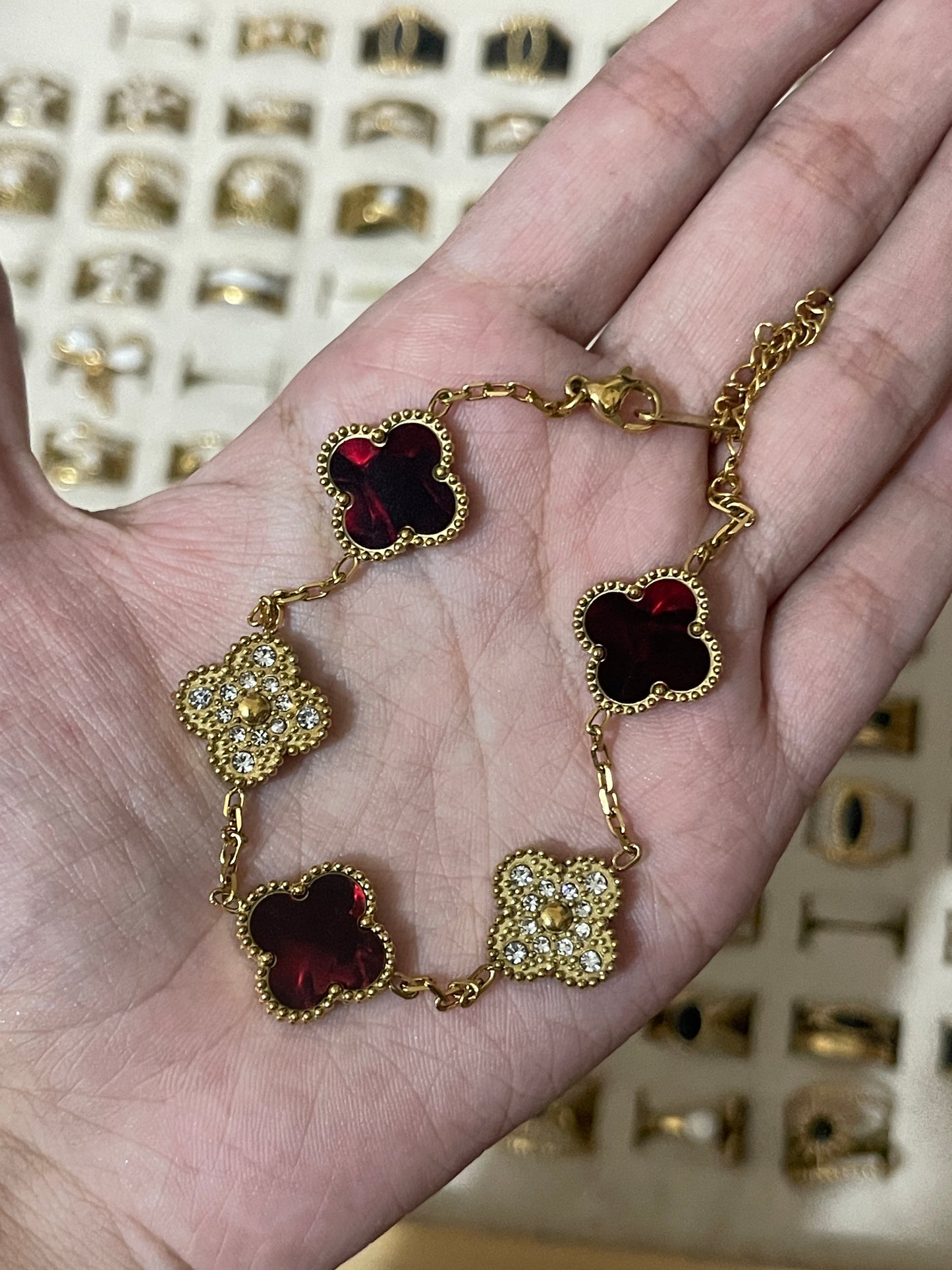 Stone Clover Bracelet (Maroon)