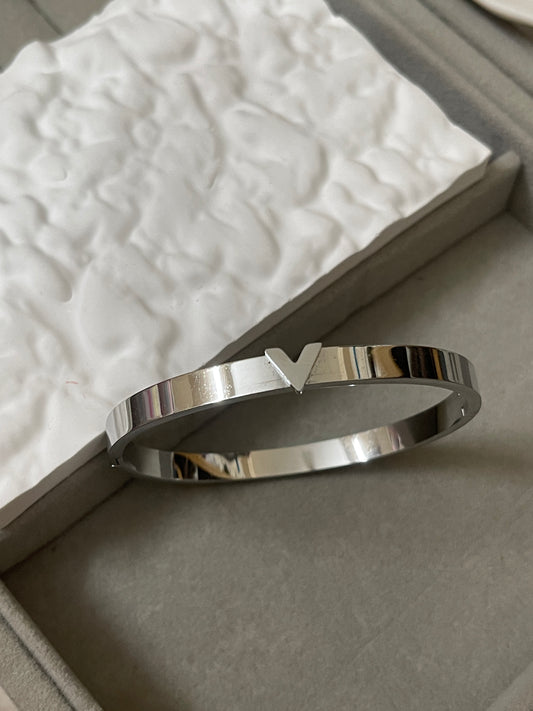 V Bangle