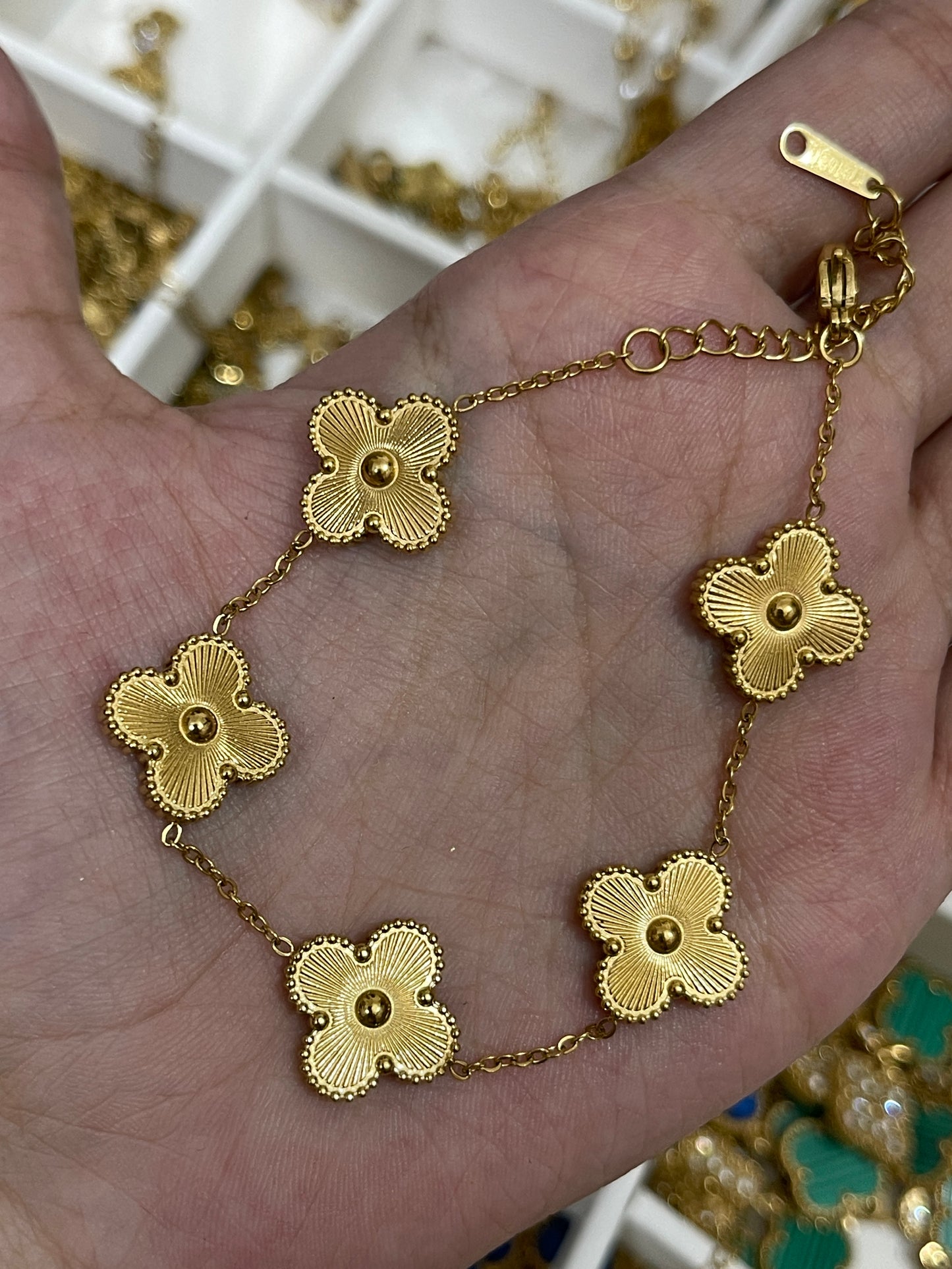 Clover Bracelet ( Golden )