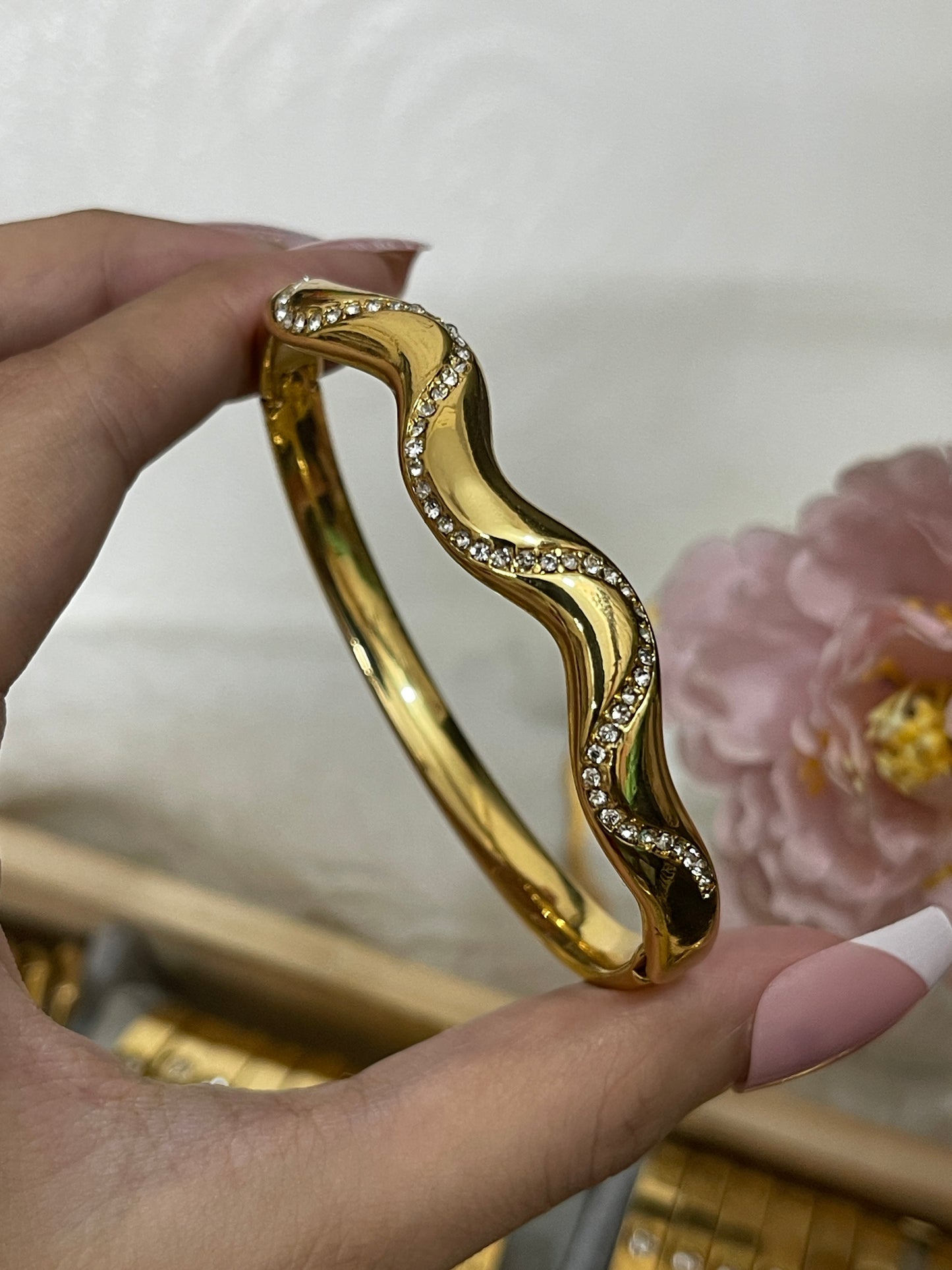 Wavy Bangle