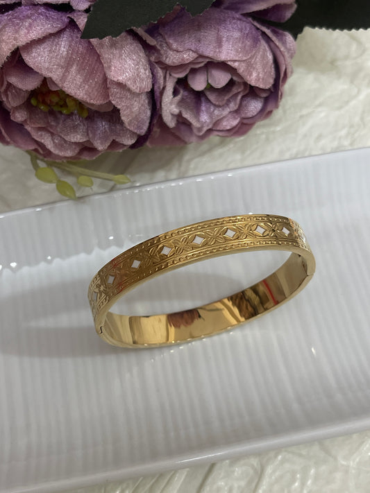 Glacier Bangle White