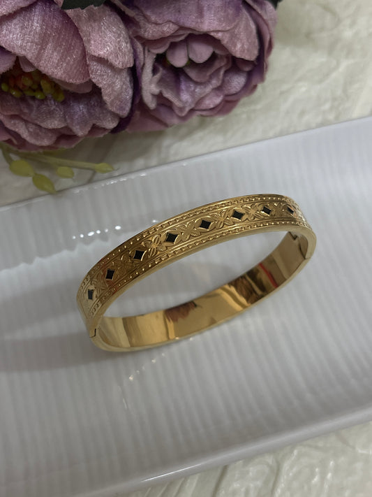 Glacier Bangle Black
