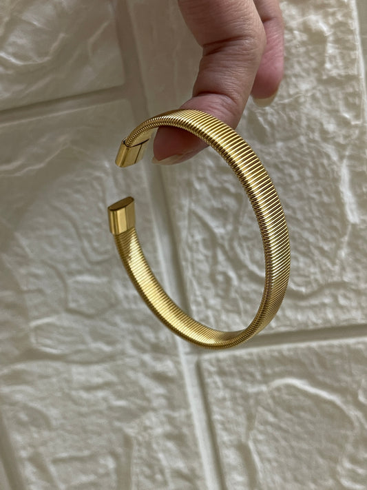 Hesper Cuff