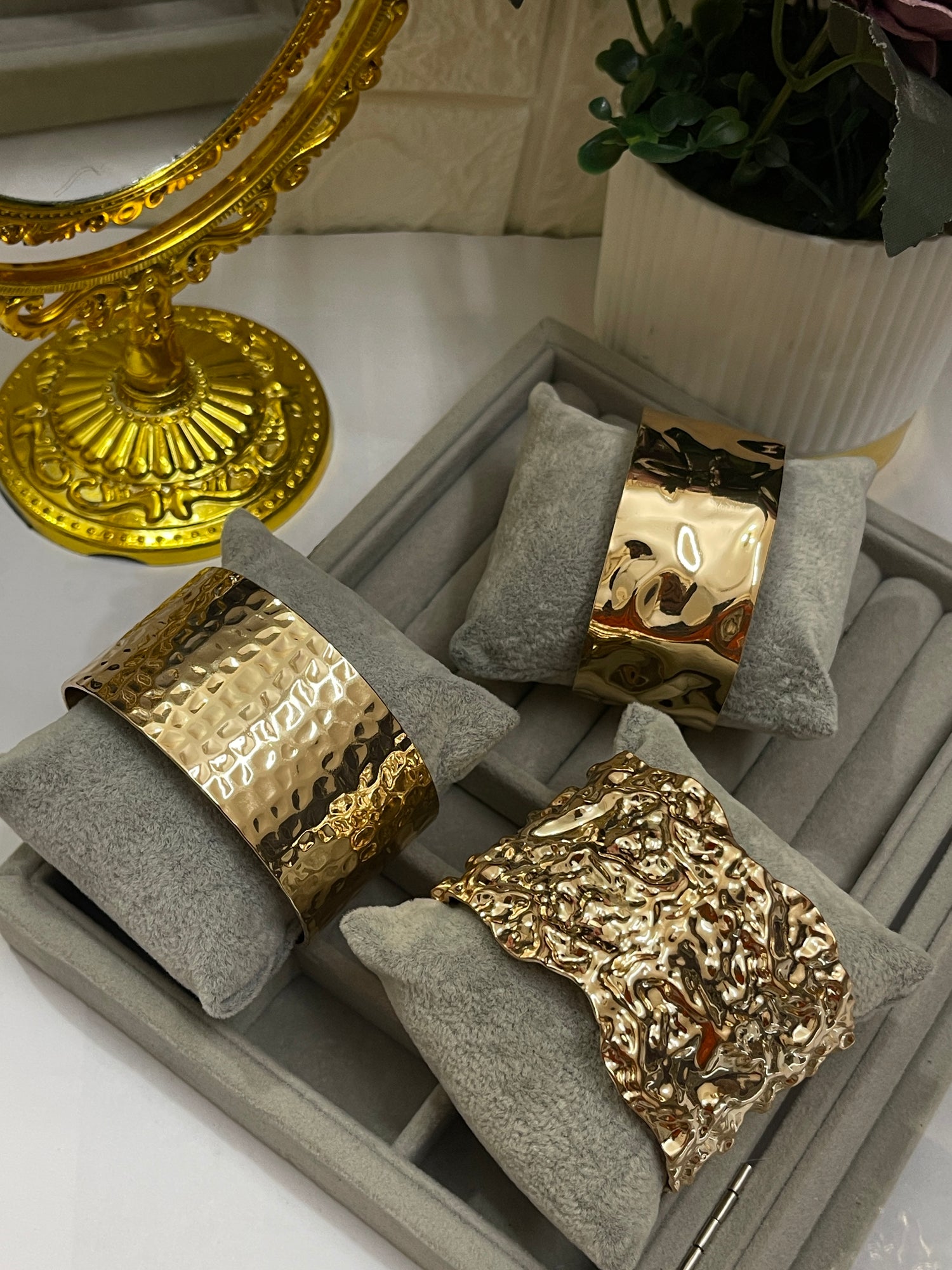 Adjustable cuffs