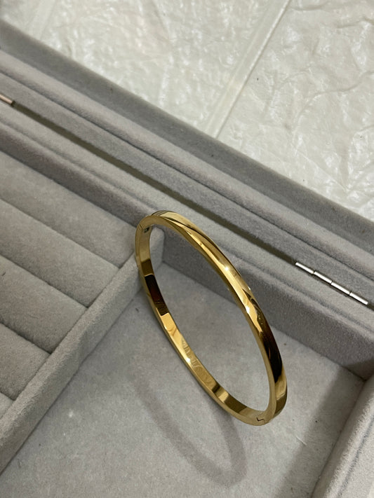 Bella Bangle