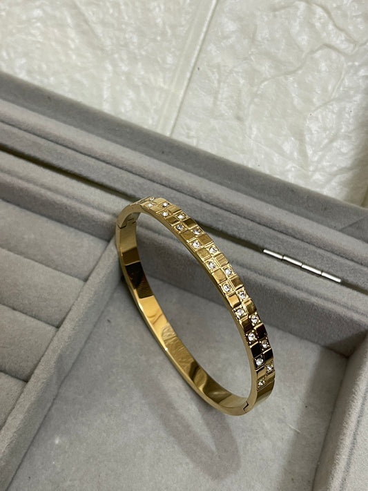Angela Bangle