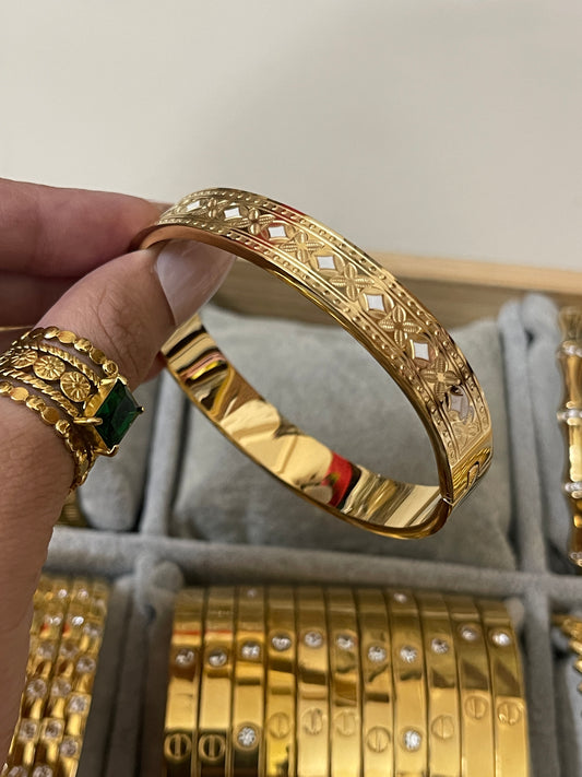 Glacier Bangle White