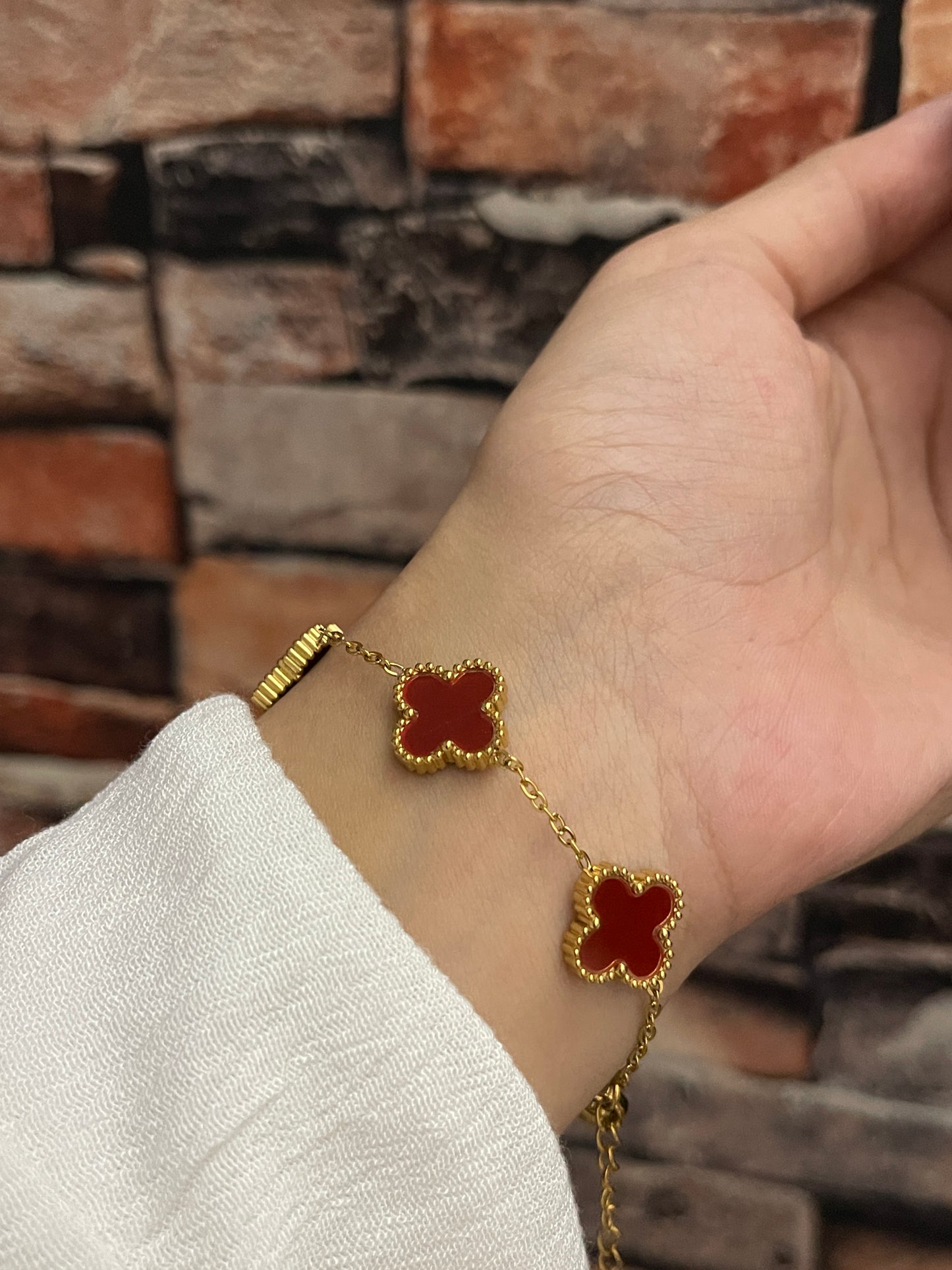 Clover Bracelet ( Maroon )