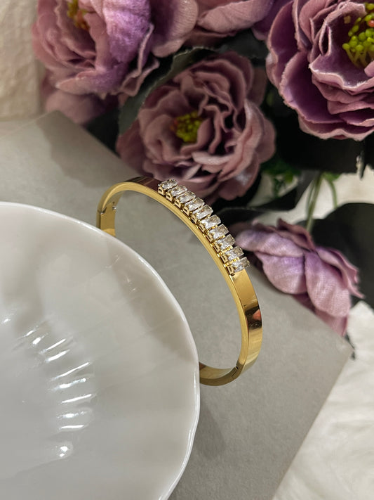 Odea Bangle White