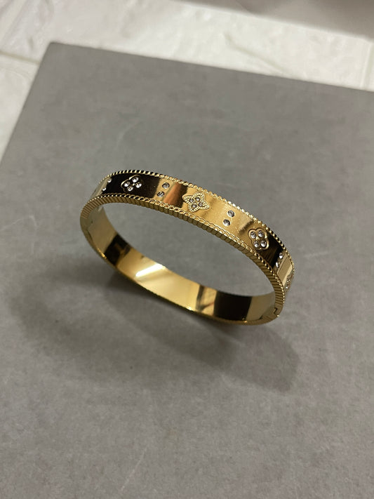 Vionis Bangle