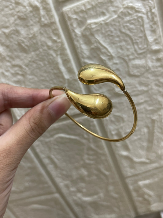 Saphira Cuff